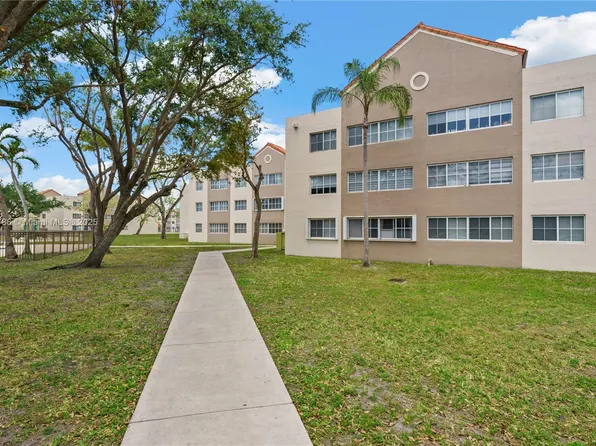 6135 NW 186th St APT 202, Hialeah, FL 33015