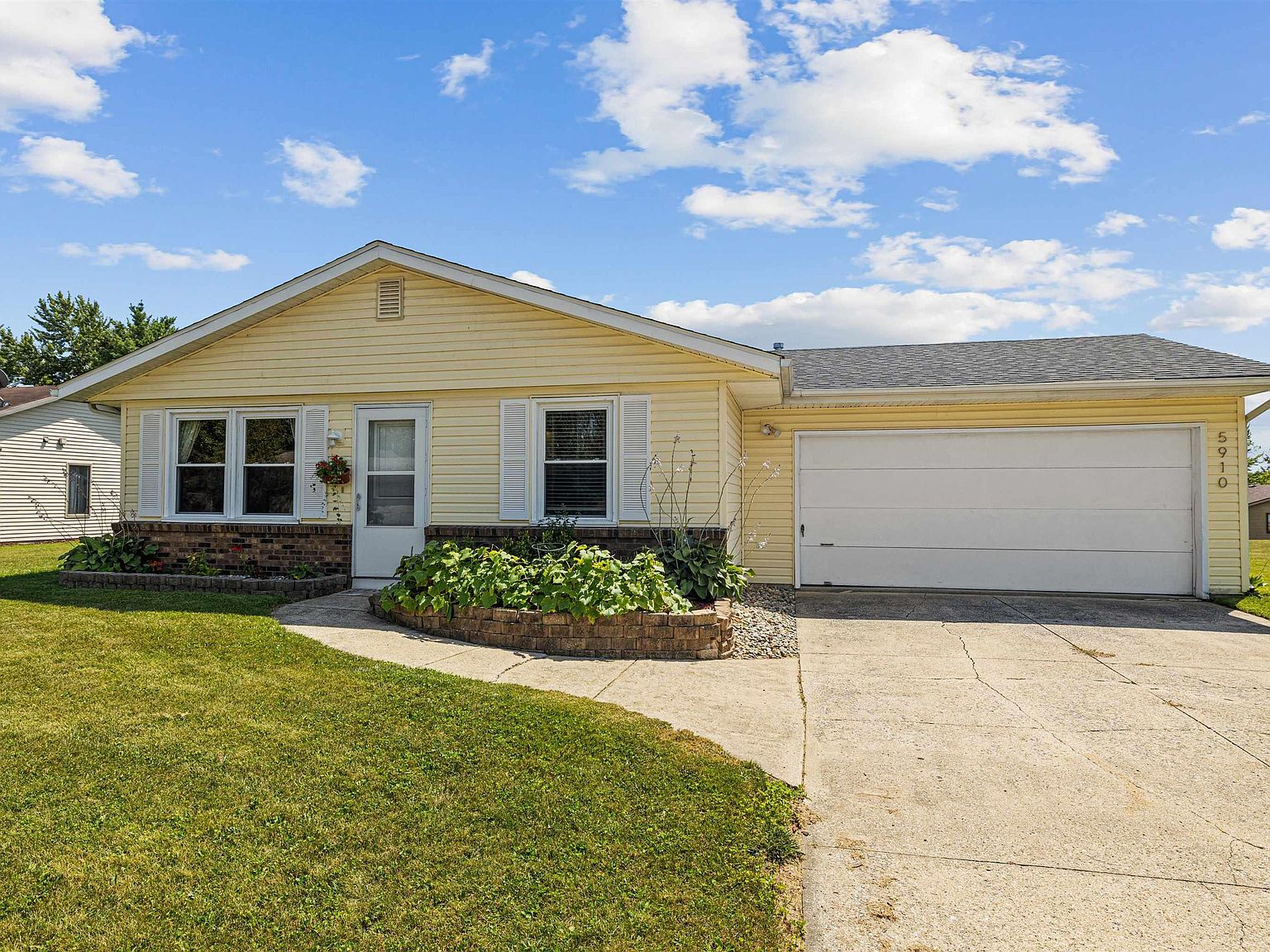 ○✕4 5910 4th Ave, Northport, AL 35473 | Zillow