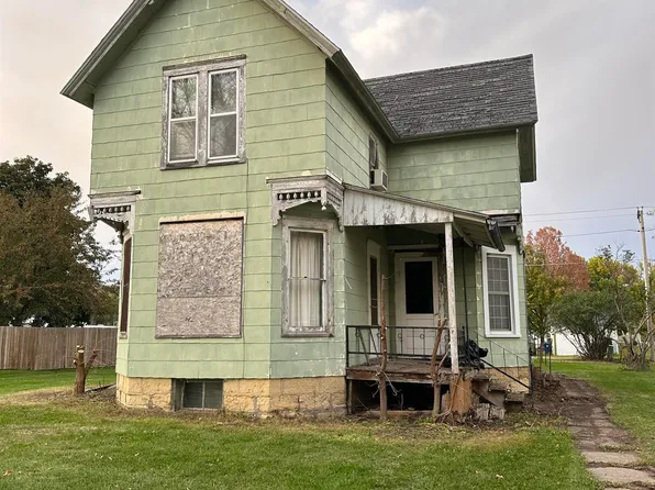 704 Franklin St, Elgin, IA 52141