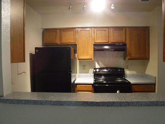 4th image of 2954 Park Square Dr APT 204