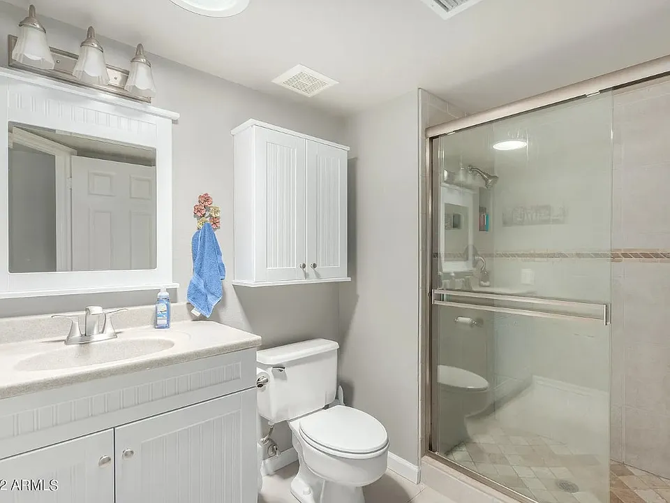 121 E Campo Bello Dr