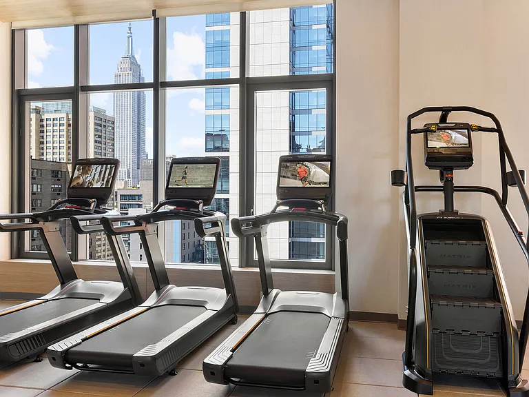 255 E 39th St #Penthouse 3B — Photo 12