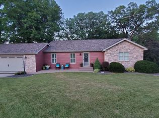 17922 Ridge Dr, Carlinville, IL 62626