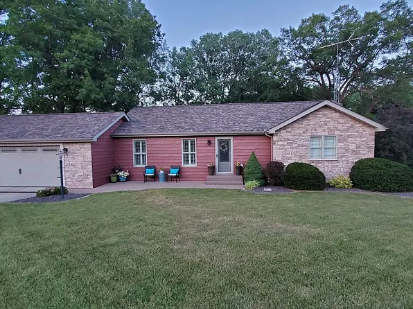 17922 Ridge Dr, Carlinville, IL 62626