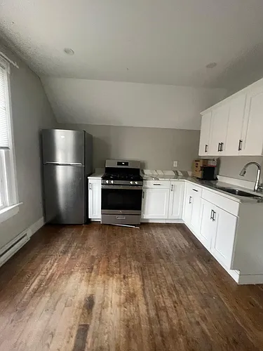 84 Munson St Photo 1