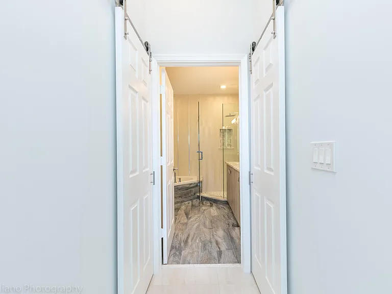 2 walk in closets