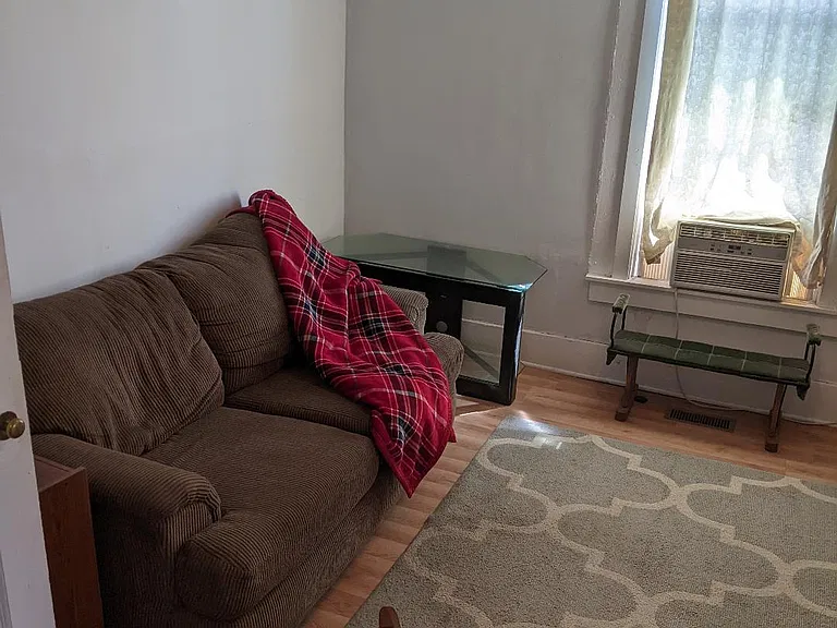 1131 Pleasant St #A — Photo 2