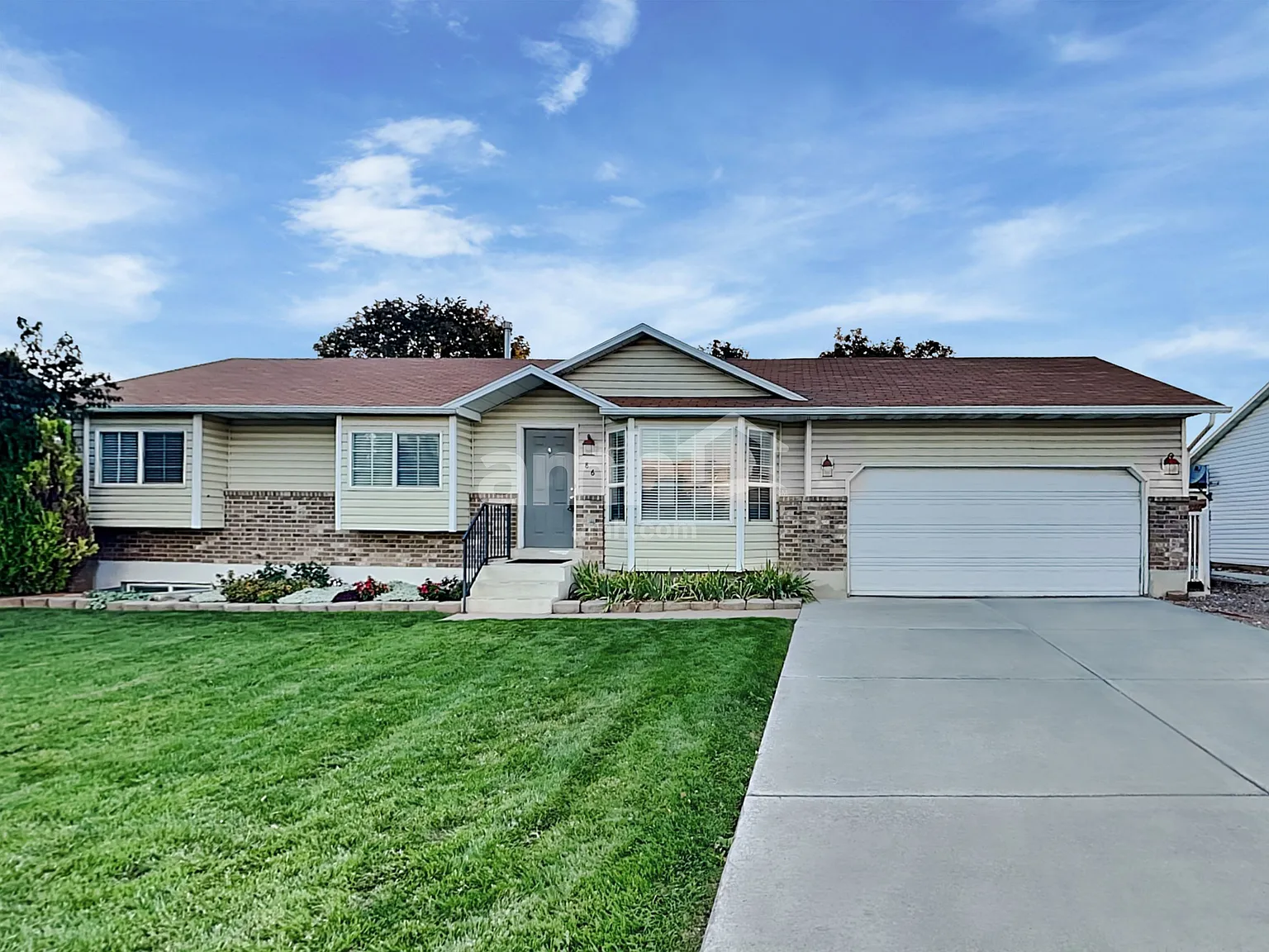 5 bed, 2.0 bath, 2140 sqft, $2,585 — Photo 1
