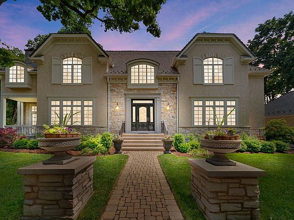 3rd image of 220 Wentworth Ave