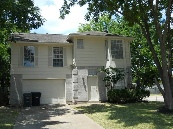 14102 Clover Point Dr, Sugar Land, TX 77498