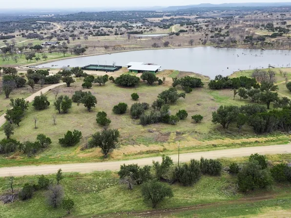 44 Karnes Bluff Ct, Strawn, TX 76475