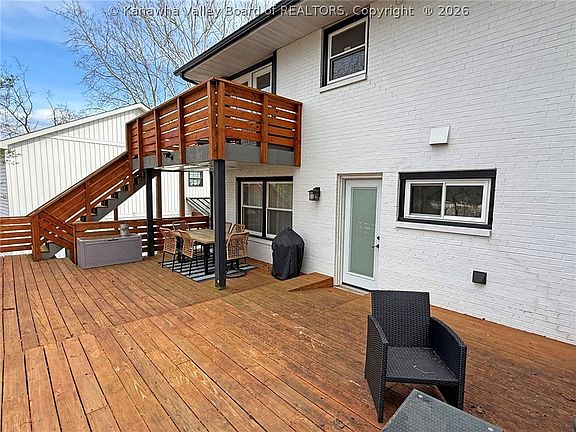 5th image of 13 Elwood Dr