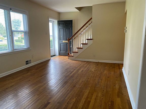 4th image of 2228 Eastway Dr