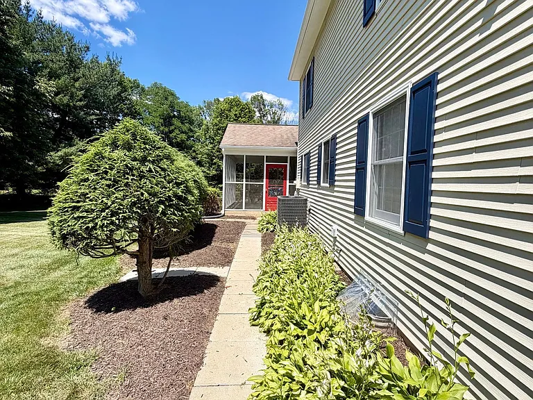 684 Steinman Ct — Photo 33