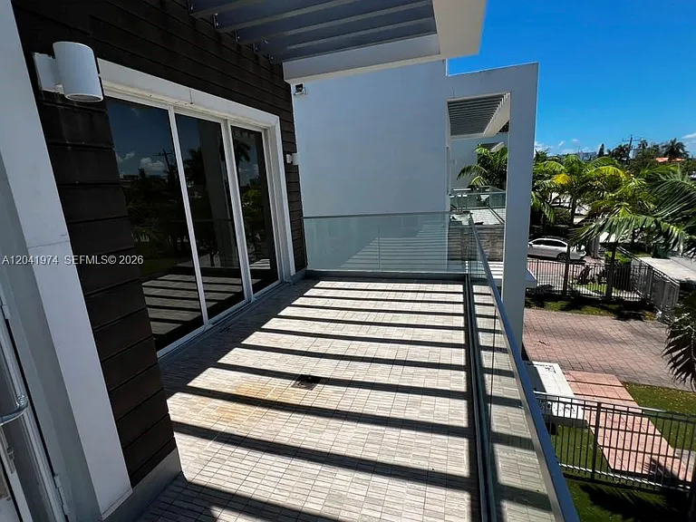 18975 Atlantic Blvd — Photo 11