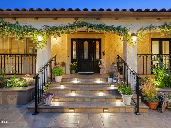 897 N Woodlawn Dr, Thousand Oaks, CA 91360