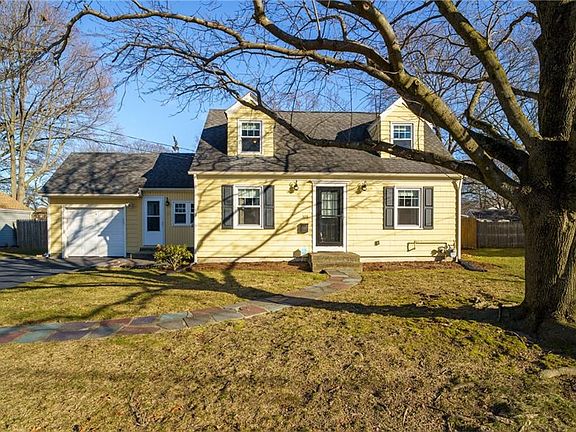 2nd image of 318 Fairfax Dr