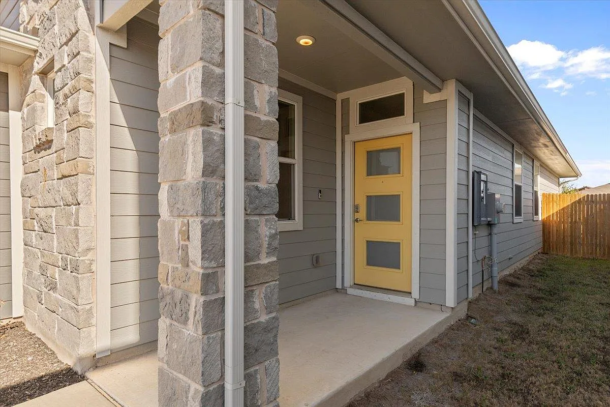 3 bed, 2.0 bath, 1509 sqft, $2,195 — Photo 3