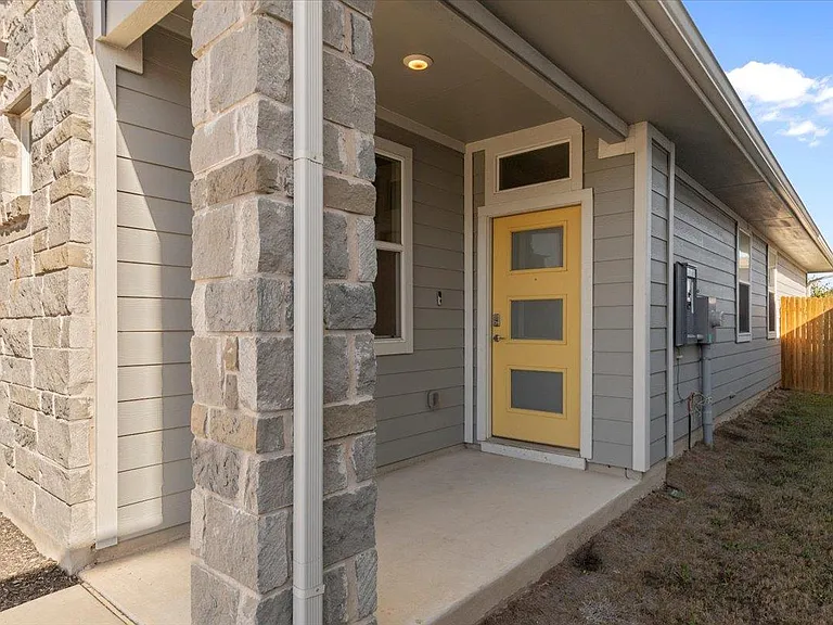 7704 Jacobean Way — Photo 3