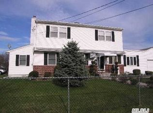 55 Rhoda Ave, North Babylon, NY 11703