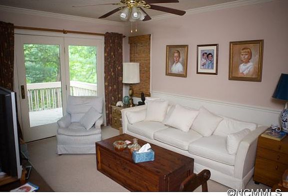 3rd image of 106 Spanish Oak Ln
