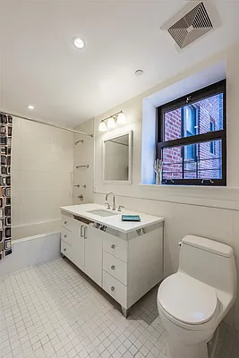 Sold by R New York | media 7