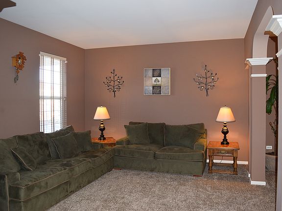 4th image of 587 Wexford Dr