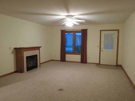 15X16 Living w/Gas F/place