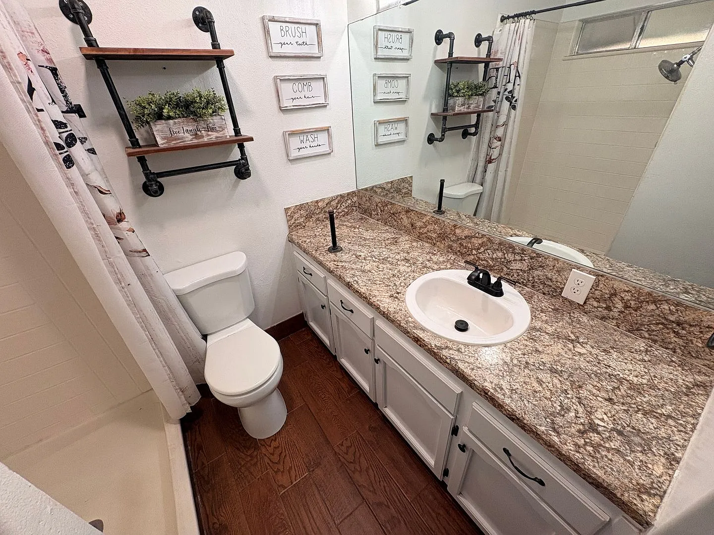 2 bedroom, 2 bath townhome near Mooney Blvd — Photo 4