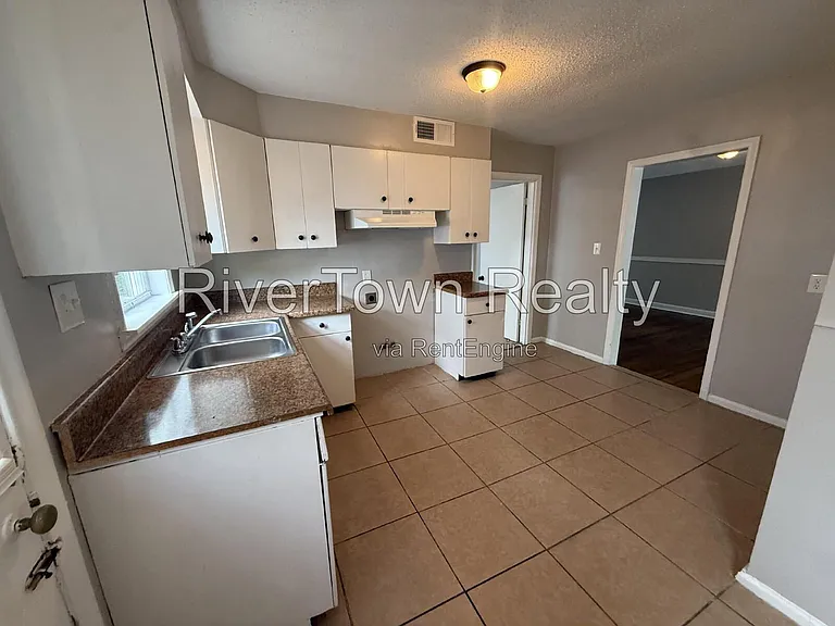 108 N Holmes St — Photo 10