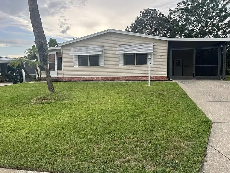 1550 Hillcrest Dr — Photo 1