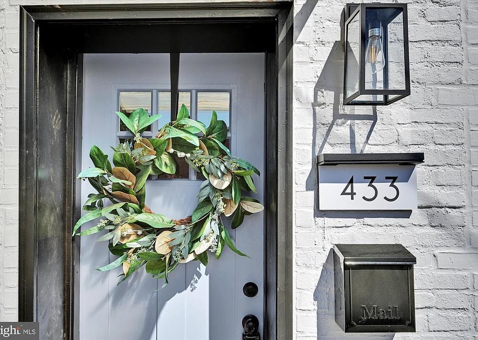 1st image of 433 Lafayette St
