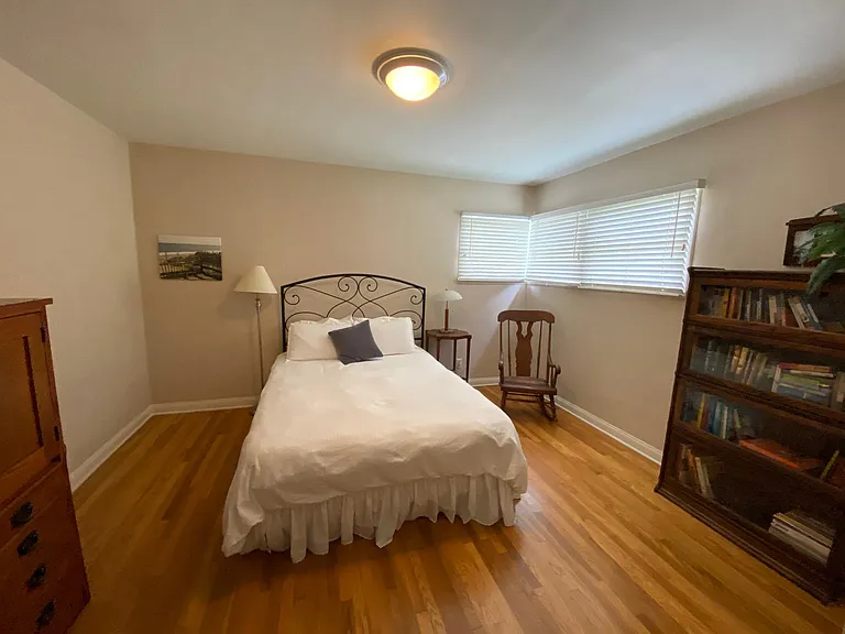 Second bedroom with Queen size bed