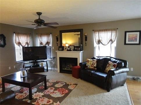 2nd image of 9 Hoover Pl
