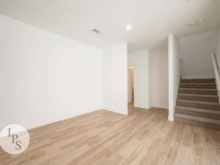 2830 E Tamarind Dr — Photo 11