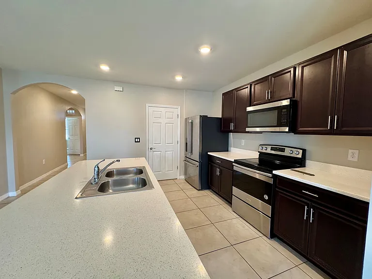 18661 Miami Blvd — Photo 10