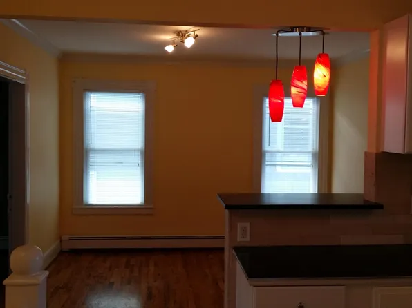 209 Sheridan St Floor 3, Bridgeport, CT 06610