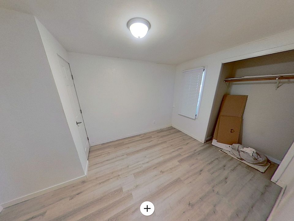 2nd image of 556 NE 200th Pl #556