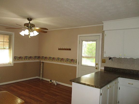 3rd image of 26 Nancy Dr