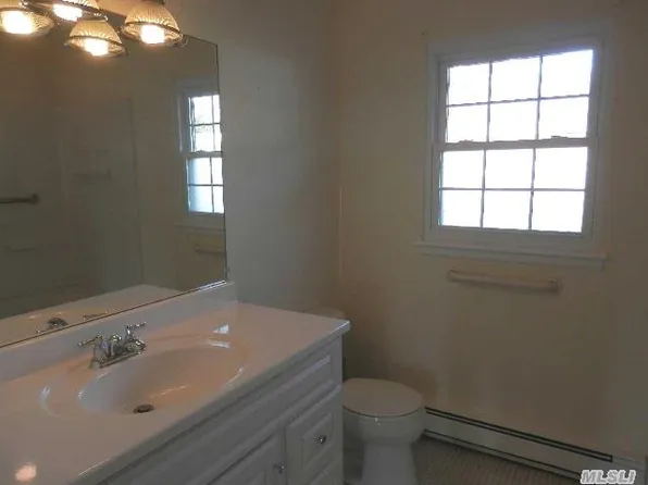 (undisclosed Address), Ridge, NY 11961