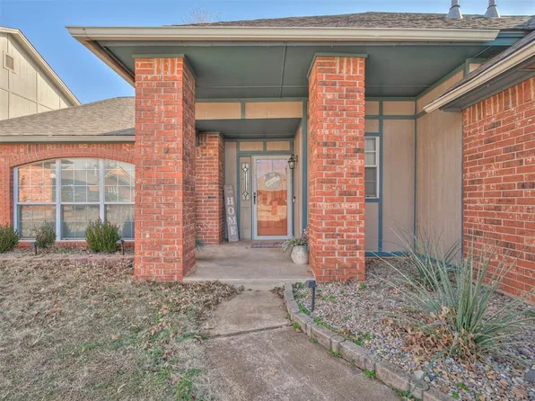 520 Greenfield Dr, Yukon, OK 73099