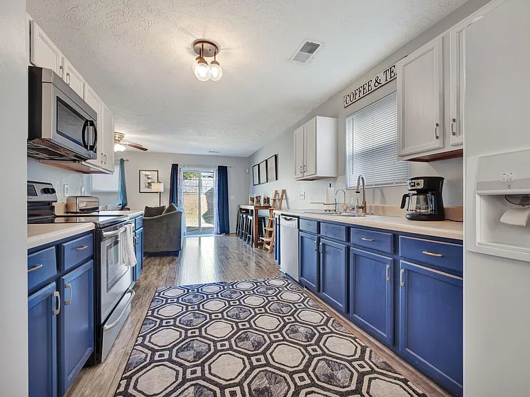 3024 Ewingdale Dr — Photo 6