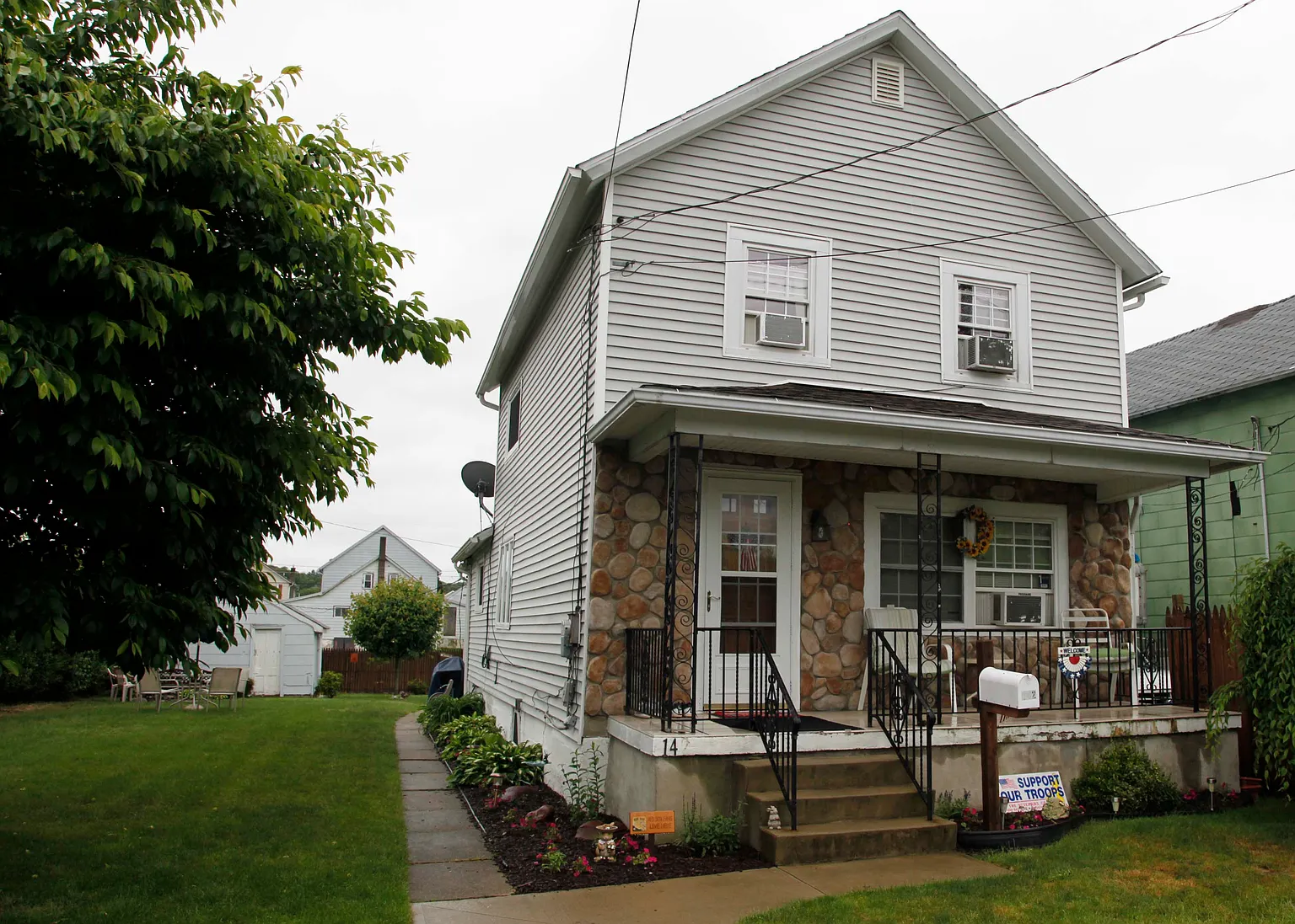 142 Swetland St photo 1
