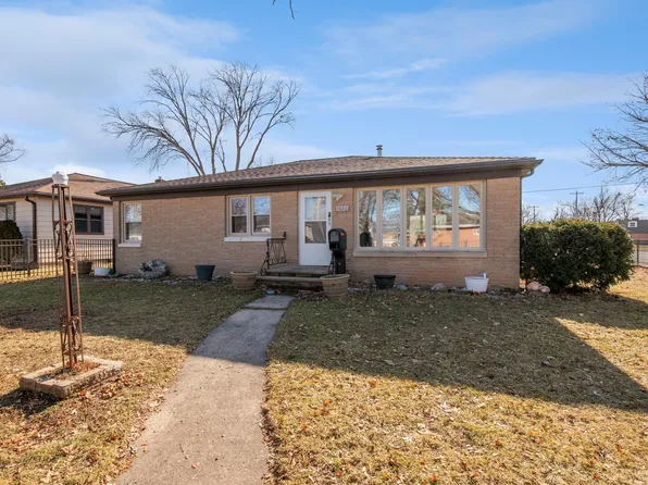 1626 Lilac Ln, Green Bay, WI 54302