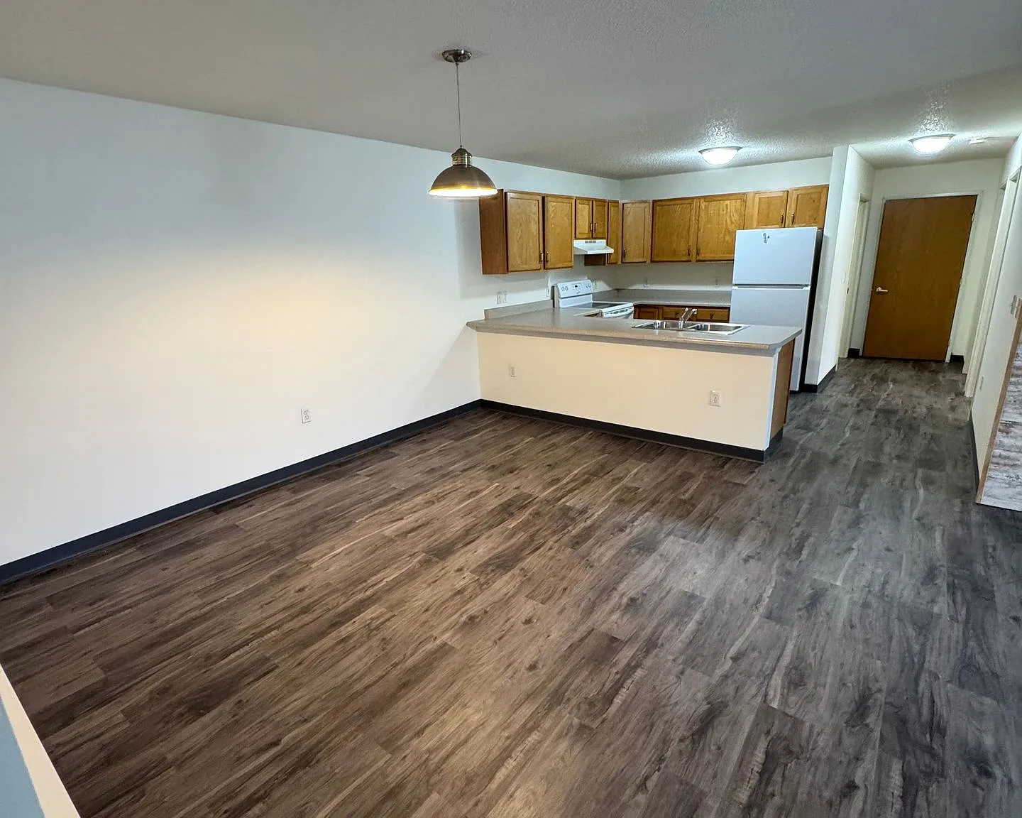 PIONEER BLUFF APARTMENTS — Photo 3