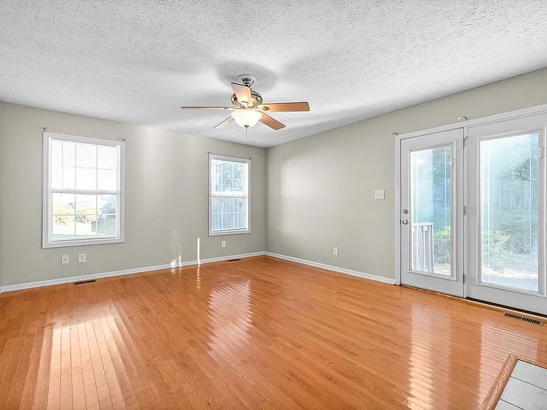 3487 Hickory Glen Dr — Photo 20