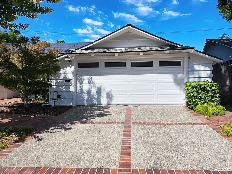 1572 Meadow Ln — Photo 1
