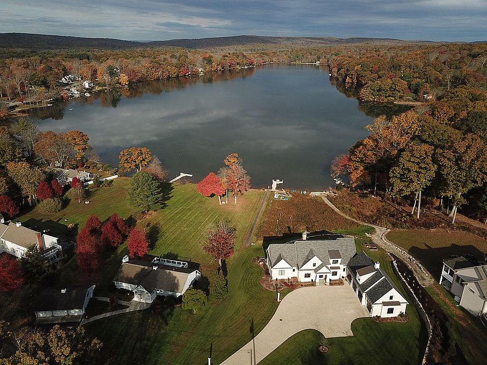 1st image of 17 Old Cider Mill Ln