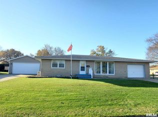 905 W Davison St, Roanoke, IL