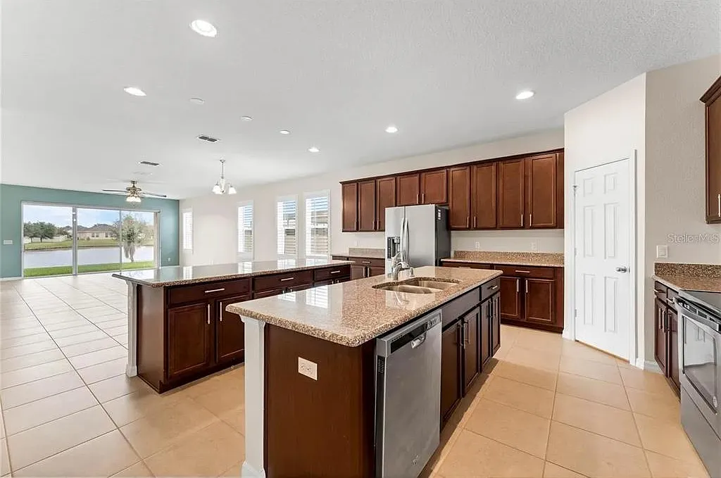 4 bed, 2.0 bath, 2236 sqft, $2,850 — Photo 3